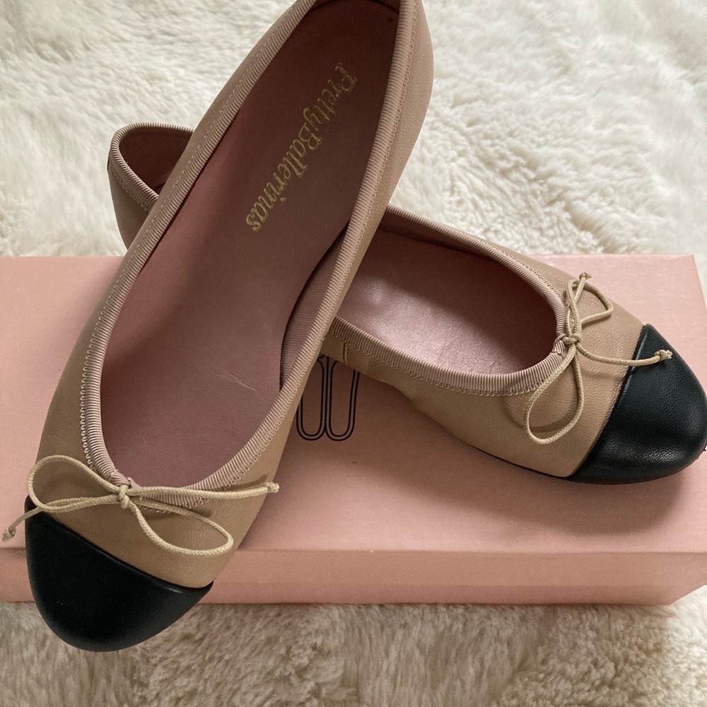 Pretty Ballerinas Tan and Black Ballet Flats